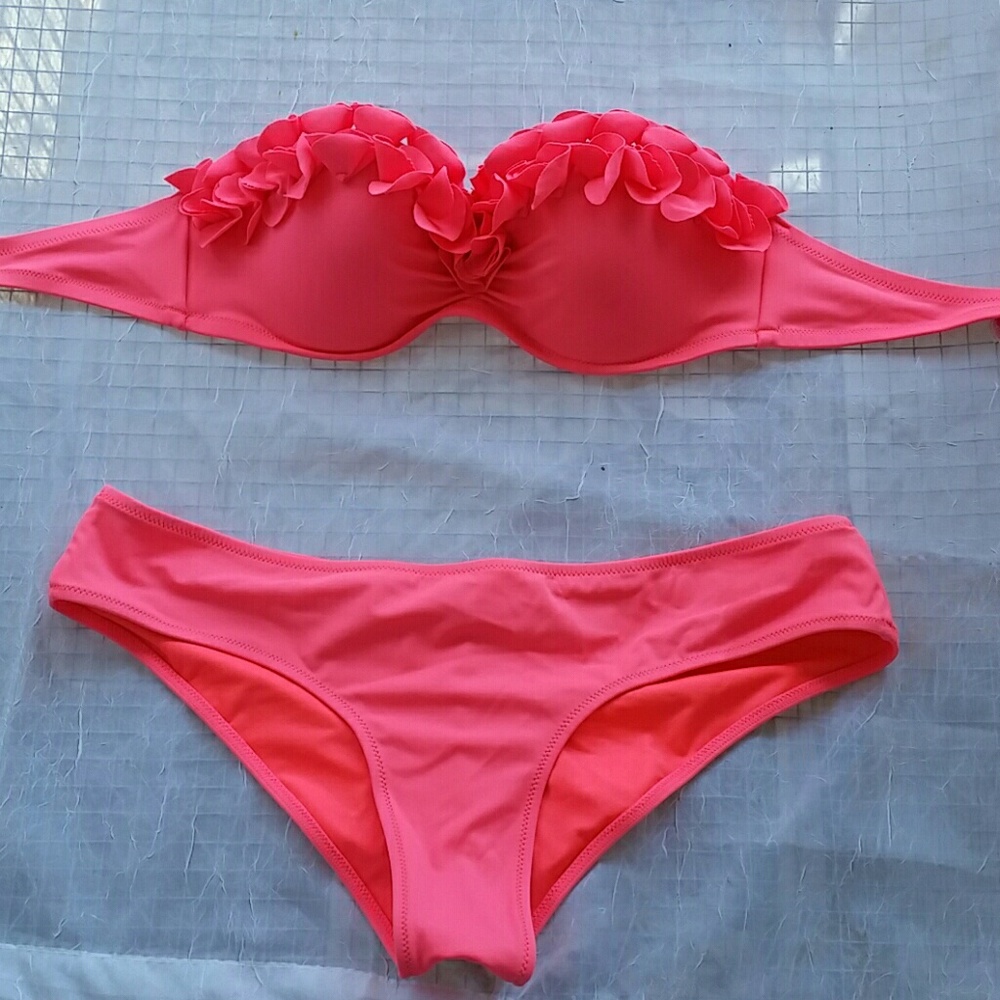 V.S. Strapless/Cheeky Bikini Set
